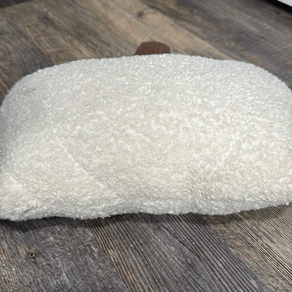 2 decorative shaped pillows